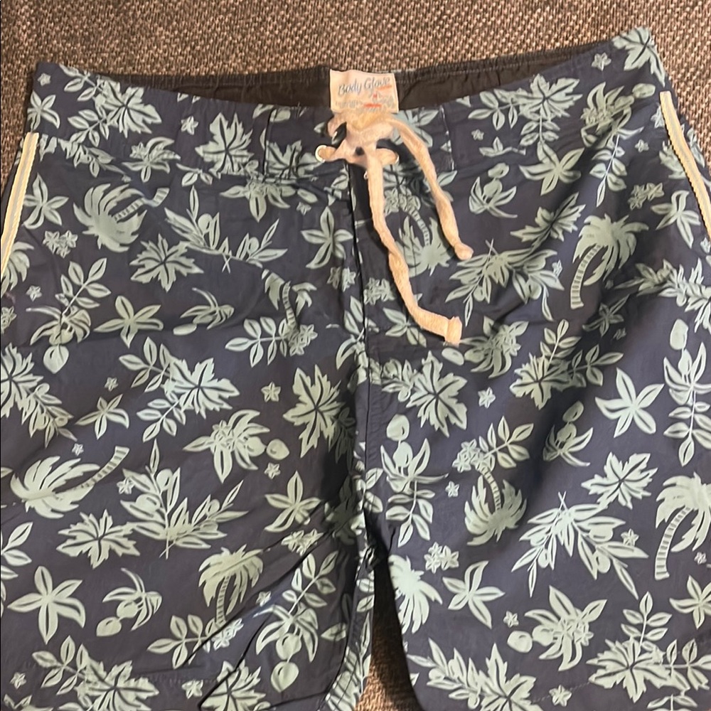 Leafy Green Men's Swim Shorts